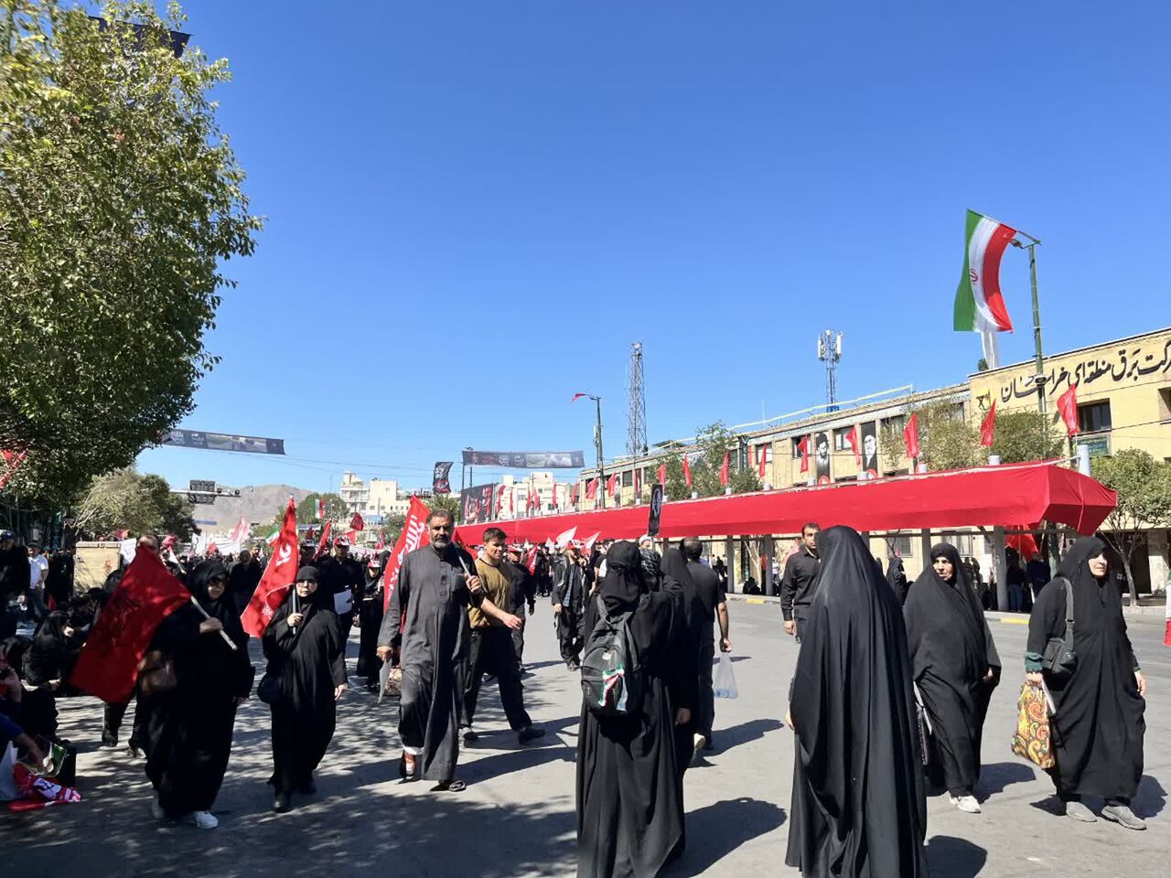 گزارش لحظهای شبستان از تشییع آقایشهید ایران در مشهدالرضا(ع)