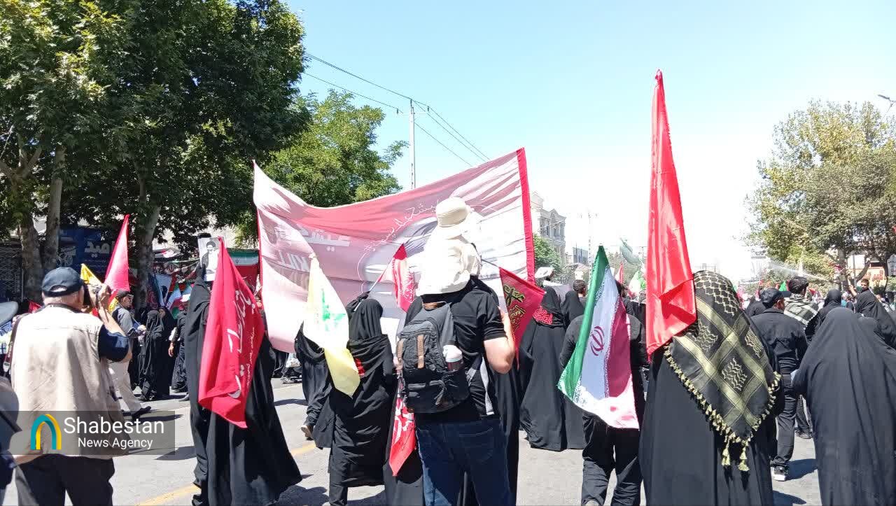 چشم انتظاری مردم ایران برای قائدشهید امت در خیابانهای مشهدالرضا