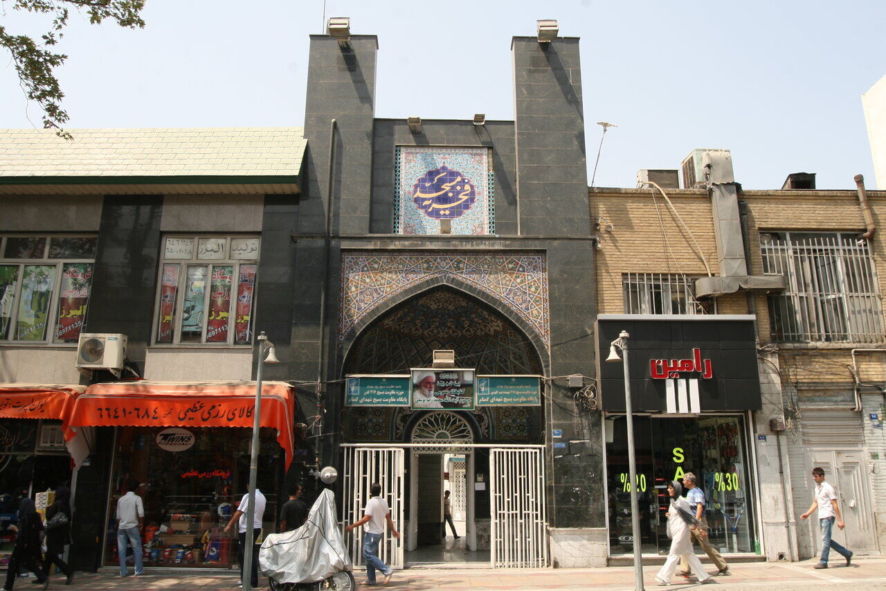 مسجدی ماندگار در قلب پایتخت با تزیینات زیبا