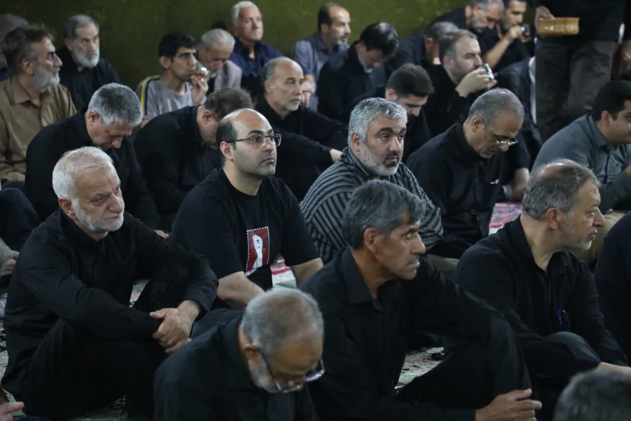 مسجد پنج‌تن آل‌عبا (ع) سمنان سیاه‌پوشِ داغی بزرگ شد