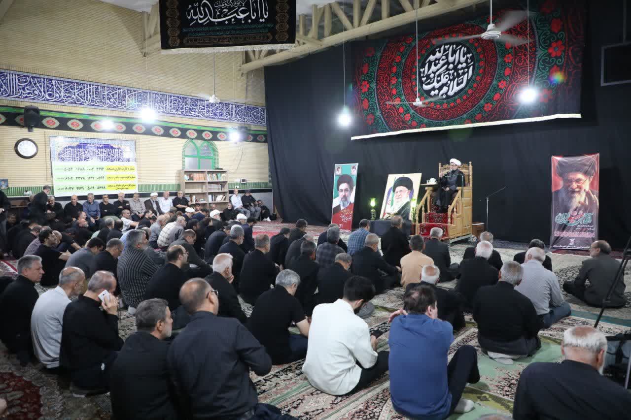 مسجد پنج‌تن آل‌عبا (ع) سمنان سیاه‌پوشِ داغی بزرگ شد
