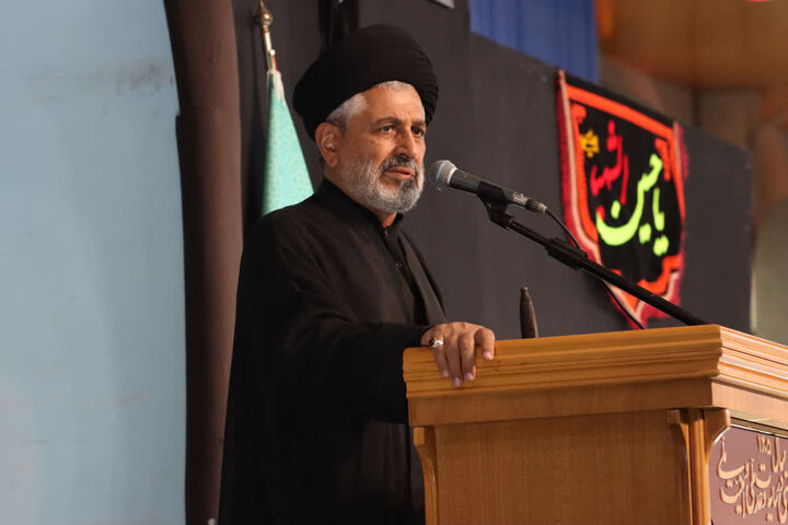 بزرگداشت حقیقی رهبر شهید در گرو حل مشکلات معیشتی مردم/ مسئولان الگوی خدمت‌رسانی را تغییر دهند