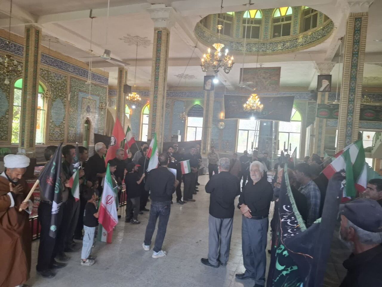 پیاده روی جاماندگان تشییع آقای شهید ایران، با حضور هیئت های مذهبی در روستای انجدان برگزار شد