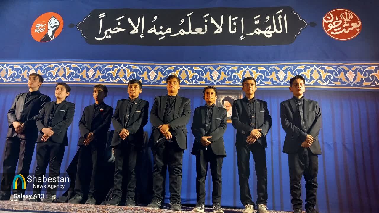 شب پایانی «خیمه هنر و رسانه» مشهد همراه با رونمایی از نخستین کتاب شعر با موضوع رهبرشهید