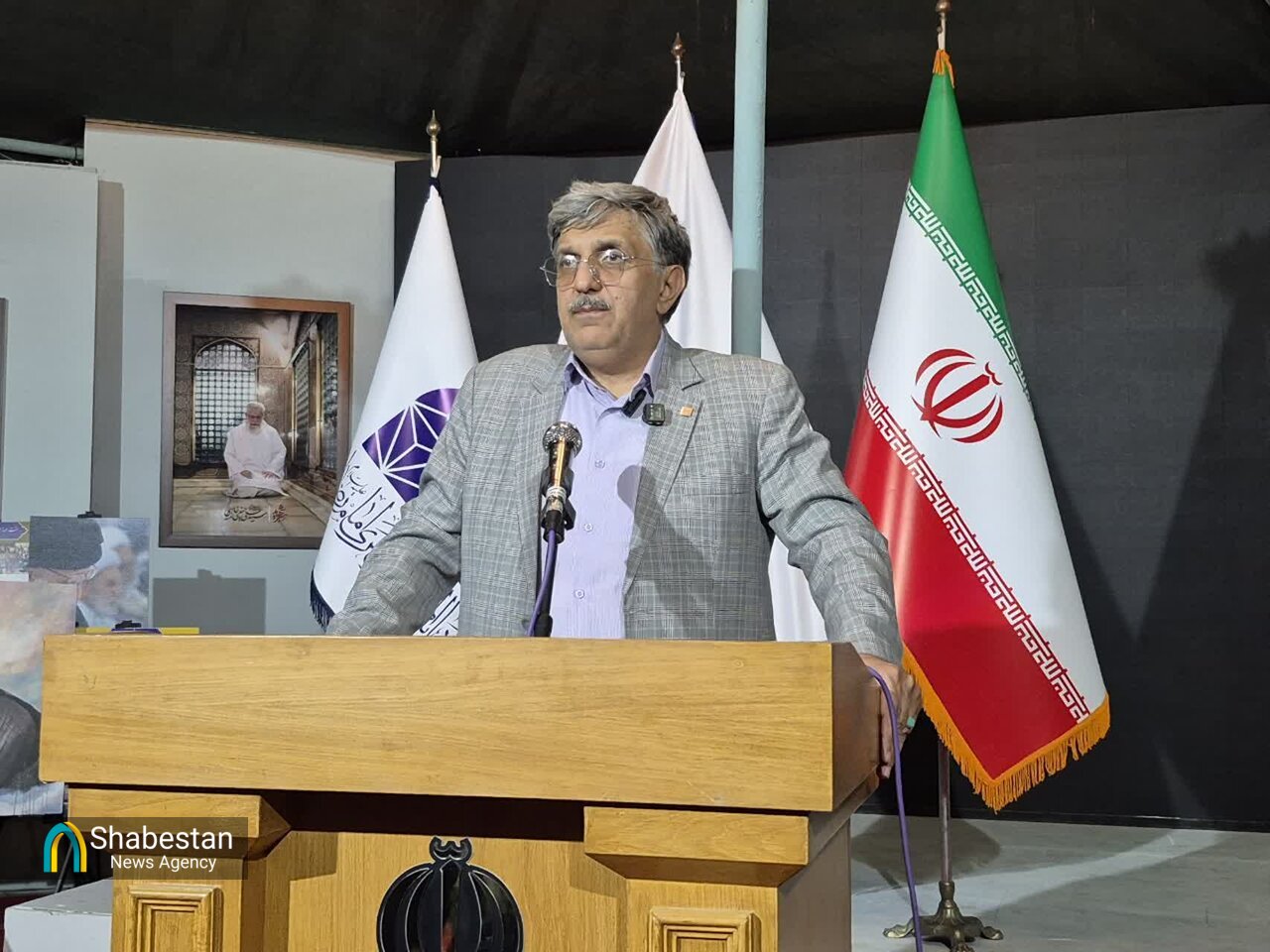 شب پایانی «خیمه هنر و رسانه» مشهد همراه با رونمایی از نخستین کتاب شعر با موضوع رهبرشهید