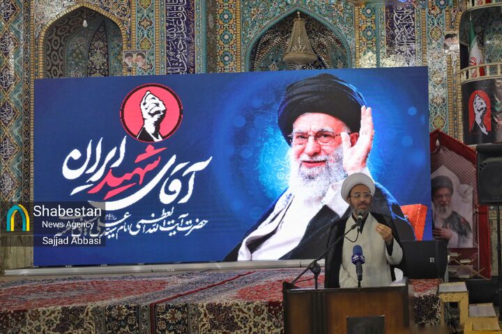 نصرت الهی مشروط به استقامت و ایستادگی در مسیر حق است