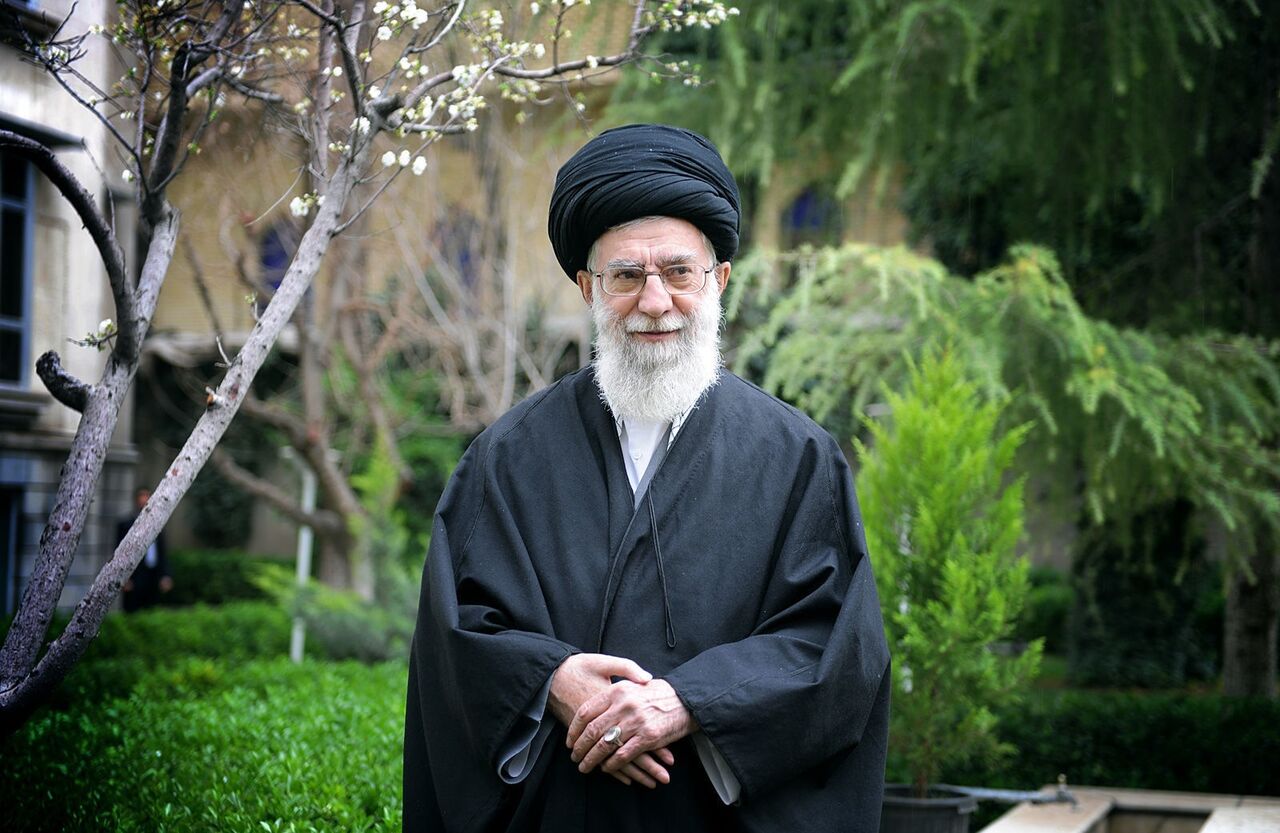 مترجم چینی: چه کسی می‌تواند آیت الله خامنه‌ای را فراموش کند؟