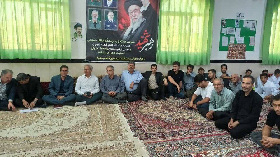 میز خدمت در روستای گنداب، گامی برای ارتباط بیواسطه با مردم و رفع مشکلات آنان است