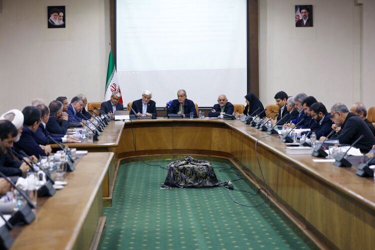 فعال‌سازی ظرفیت‌های اجتماعی، دانشگاهی، صنفی و مردمی از آرمان اصلی حکمرانی است