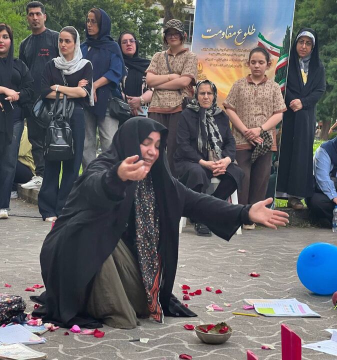 روایت مادر باردار مینابی و کودک مفقودالاثر در دو نمایش خیابانی رشت؛ «نامه به کودکی که هرگز زاده نشد» و «قصه یک کتانی»