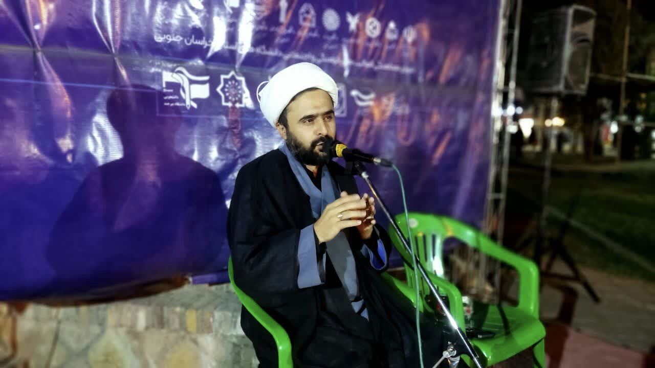 رهبر شهید الگوی تربیت اسلامی و اسوهای برای نسل امروز است