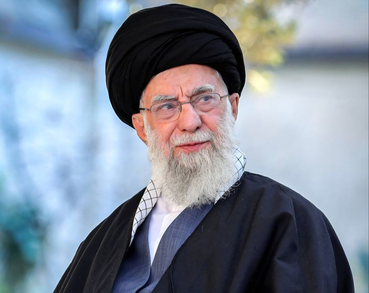 مخاطبان گفتمان رهبر شهید در یک ملت و مذهب خلاصه نمی‌شوند
