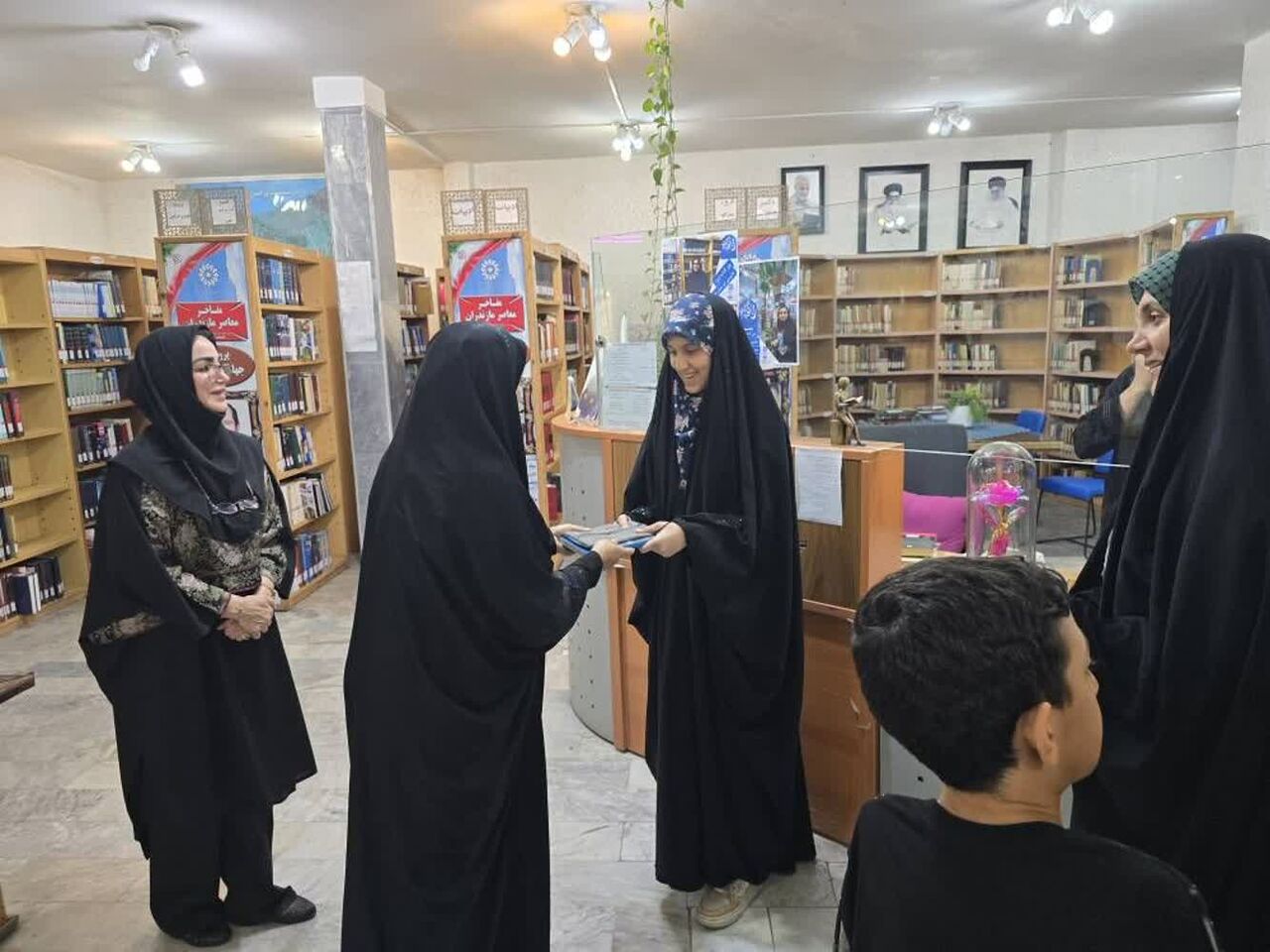 لزوم تجلیل از الگوهای زیور عفاف در محافل فرهنگی