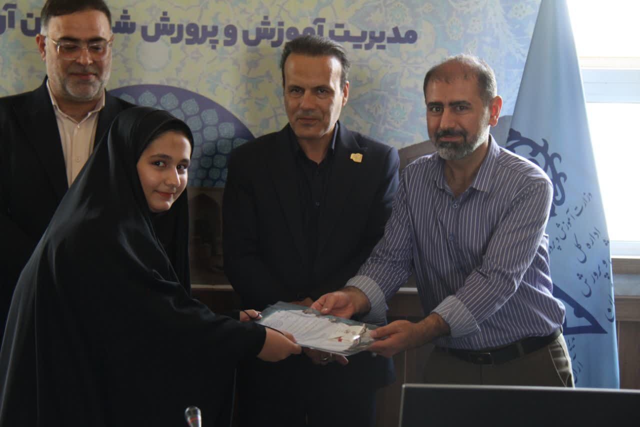 کادرسازی رسانه‌ای در آموزش و پرورش آران و بیدگل؛ دانش‌آموزانِ خبرنگار، پرچمدارانِ اطلاع‌رسانیِ میدانی