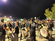 زنجیر زنی نوجوانان به یاد امام شهید