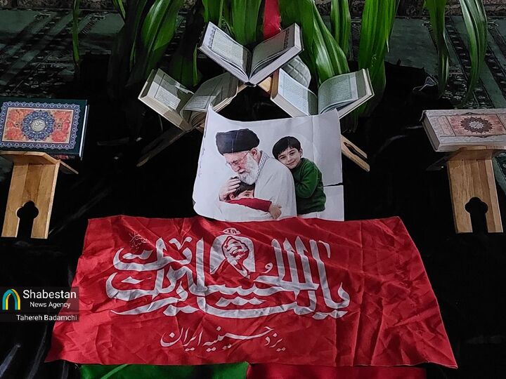 جزءخوانی روزانه قرآن کریم به یاد رهبر شهید در مسجد جامع راین