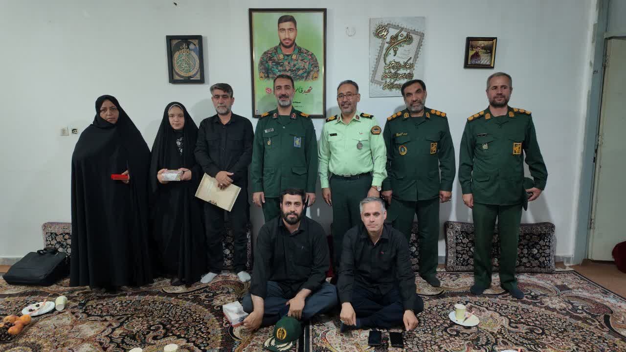 دیدار فرمانده سپاه حضرت روحالله استان مرکزی با خانواده شهیدان قاسم عزیزی و محمدعلی محرابی