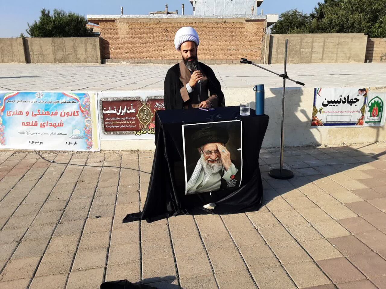 مراسم گرامیداشت امام شهید در پارک قلعه قروه با حضور پرشور خانواده‌ها و جوانان