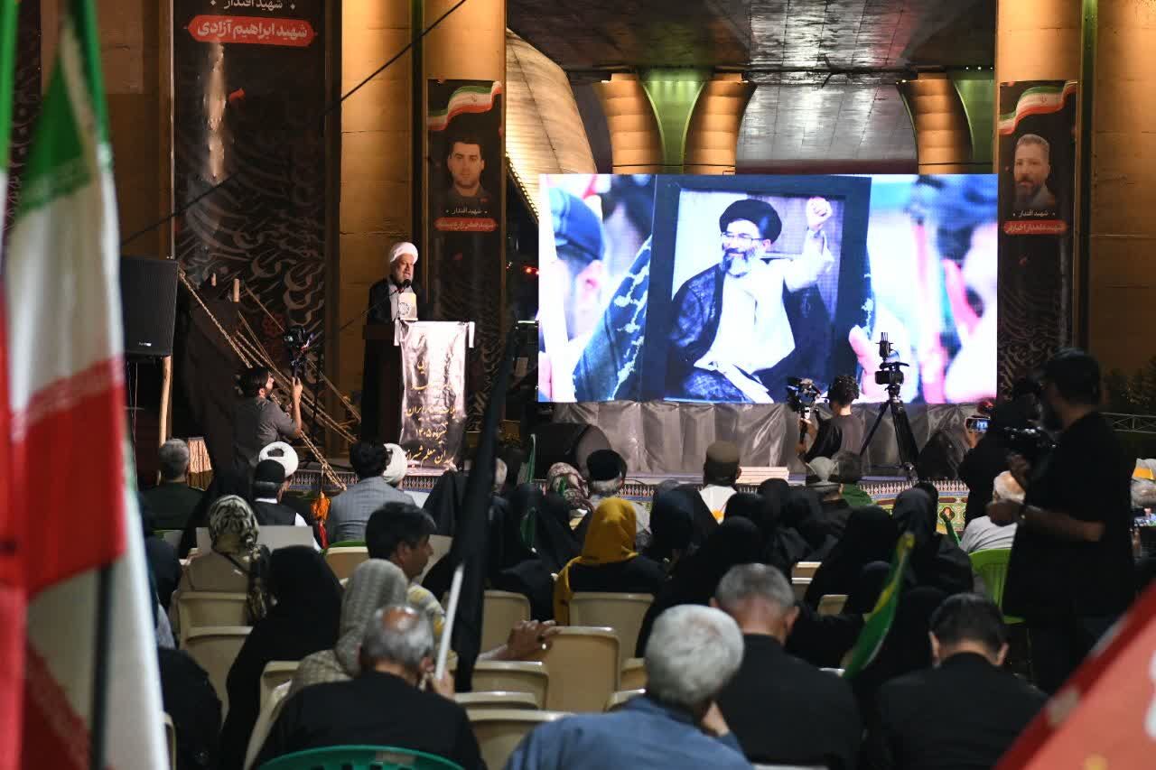 شاعران، پیام بیداری امت اسلامی را به جهان برسانند