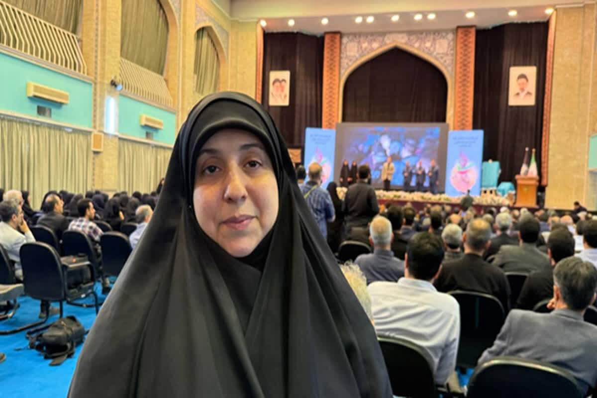 شاعران و نویسندگان باید مظلومیت رهبر شهید را به جهانیان روایت کنند