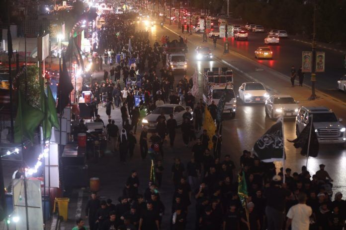 آغاز پیاده روی زائران اربعین حسینی از بصره به کربلا