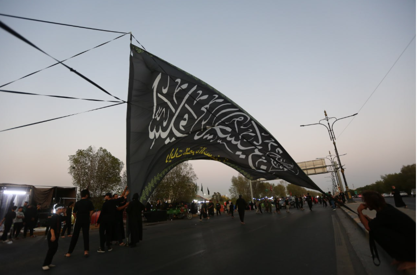 هفت پرچم عظیم از «رأسالبیشه» تا کربلا؛ روایت کاروان حسینی که از دریا تا حرم سیدالشهدا میرود+ عکس