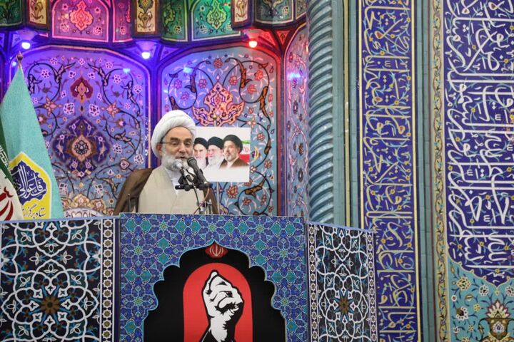 ترویج فرهنگ بی‌بندوباری غرب از توطئه‌های دشمنان است