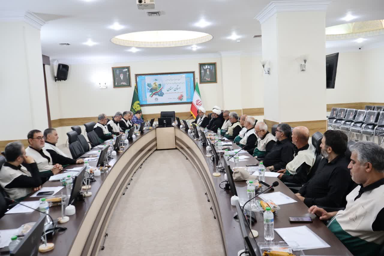 برگزاری گردهمایی اعضای شورای هماهنگی کانون‌های خدمت رضوی  استان سمنان در مشهد مقدس
