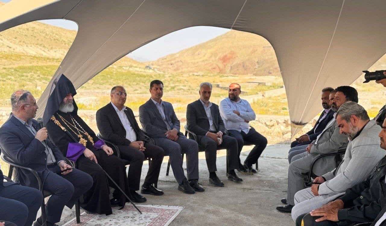 مردم ایران با تنوع قومی و مذهبی، خانواده بزرگ ملت ایران را تشکیل داده‌اند