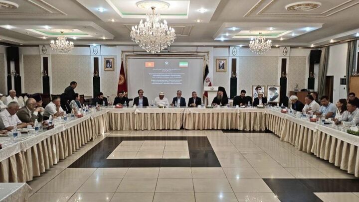 وزیر فرهنگ: ملت ایران تسخیرناپذیر و صلح‌طلب است