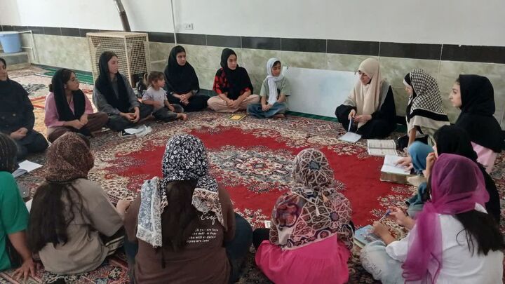 کلاس‌های آموزش قرآن در کانون «نساء» بانه با استقبال کودکان و نوجوانان برگزار می‌شود