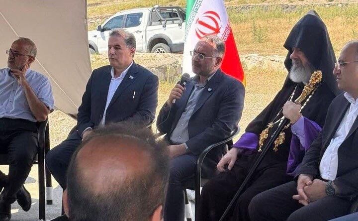 مردم ایران با تنوع قومی و مذهبی، خانواده بزرگ ملت ایران را تشکیل داده‌اند