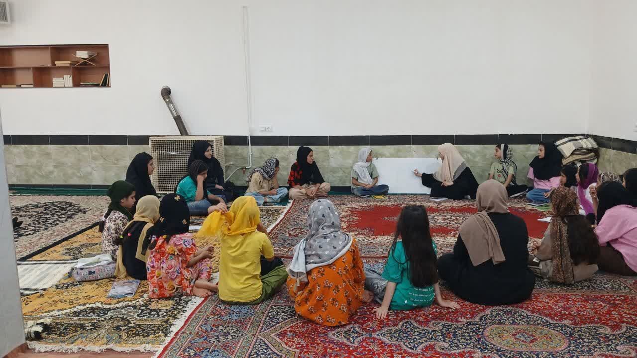کلاس‌های آموزش قرآن در کانون «نساء» بانه با استقبال کودکان و نوجوانان برگزار می‌شود