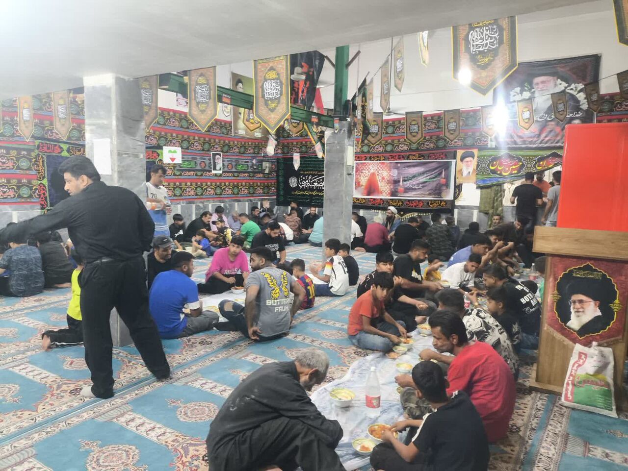 طنین نوای «لبیک یا خامنه‌ای» در مسجد امام علی(ع) نکا