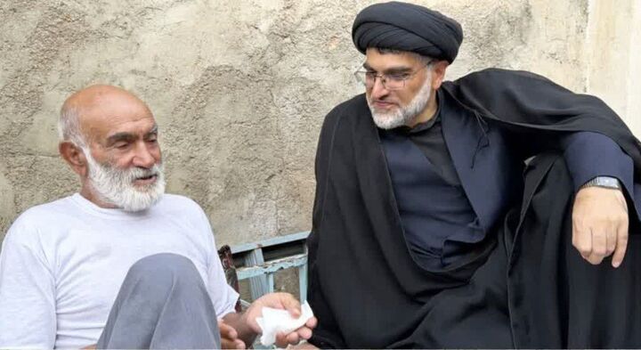 عیادت از خادمی که سال‌ها چراغ مسجد را روشن نگه داشت؛ مردی که عمرش را پای مسجد گذاشت
