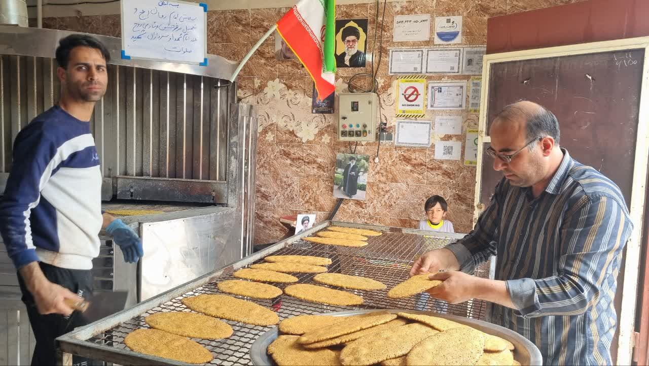 عطر نان صلواتی در روستای محمدآباد مرکزی آران و بیدگل/ ادای دین هیئت اباالفضل (ع) روستا به ساحت قائد شهید امت