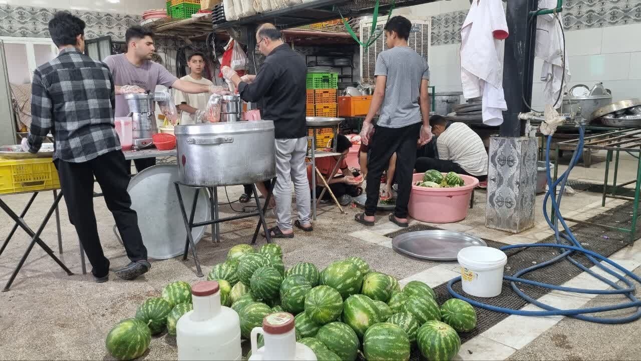 عطر نان صلواتی در روستای محمدآباد مرکزی آران و بیدگل/ ادای دین هیئت اباالفضل (ع) روستا به ساحت قائد شهید امت