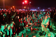 سفره نذری حضرت رقیه(س) در میدان آئینی امام حسین(ع)