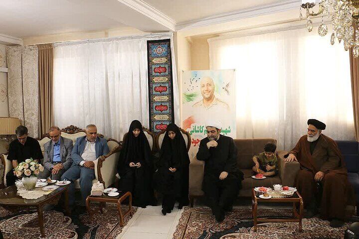 خانواده‌های معظم شهدا نماد صبر، استقامت و ایثار هستند