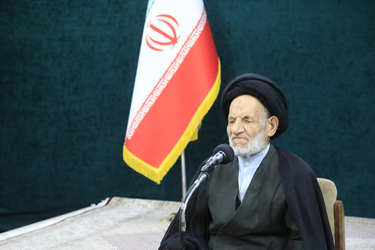 رسالت طلاب، خودسازی و نجات جامعه از بحران معنویت است