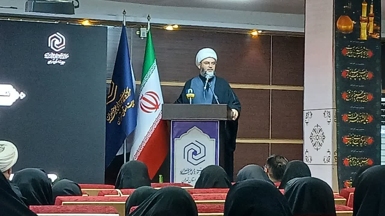 زاکانی: بانوان در جنگ شناختی و معرفتی نقش خاص دارند/قمی: اربعین سرخ یک معنای متفاوت در سطح بین‌الملل دارد