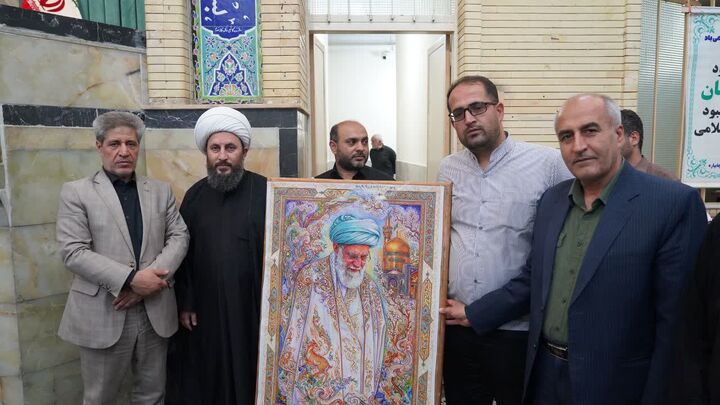 تابلوفرش نفیس ابریشم با طرح «شهید امت» در خوی رونمایی شد