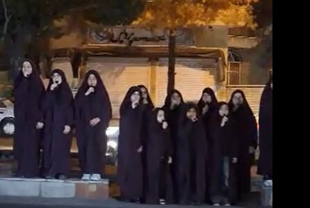 طنین نوای «ریحانه بهشتی» در سوگ سه‌ساله کربلا؛ اجرای سرود در بلوار قائم سمنان