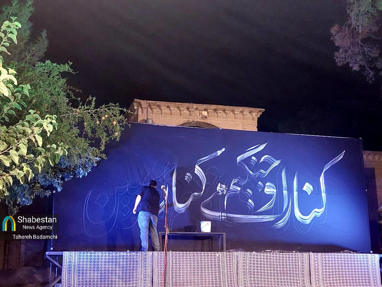 اولین شب هیئت هنر در کرمان با شعار «کنار او می‌جنگیم، کنار حسین» برگزار شد
