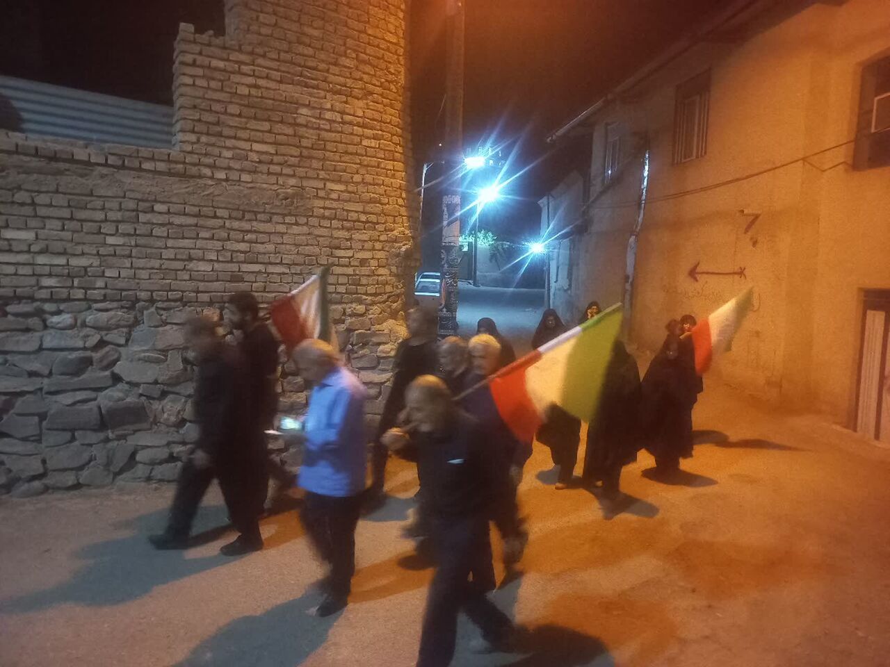 راهپیمایی شبانه و ختم قرآن به نیت آقای شهید ایران؛ &nbsp;روایتی از فعالیت های فرهنگی کانون محبان المهدی(عج) در روستای راونج