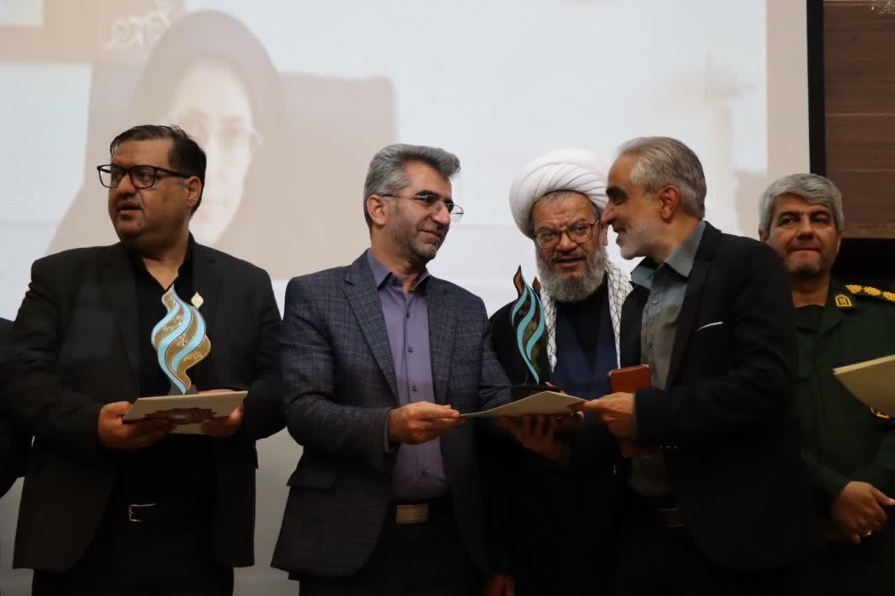اقامه نماز، محور اصلی تربیت دانشآموزان است/ طرح «سه میم» پیوند خانواده، مدرسه و مسجد را تقویت میکند