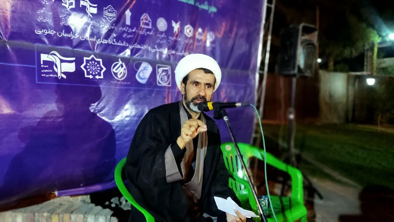 پیام اصلی تشییع میلیونی رهبر شهید، حمایت مردم از جمهوری اسلامی بود