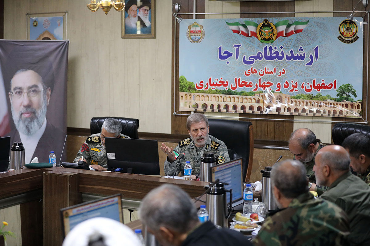 فرمانده کل ارتش: ما با ارتش‌های سران کفر می‌جنگیم