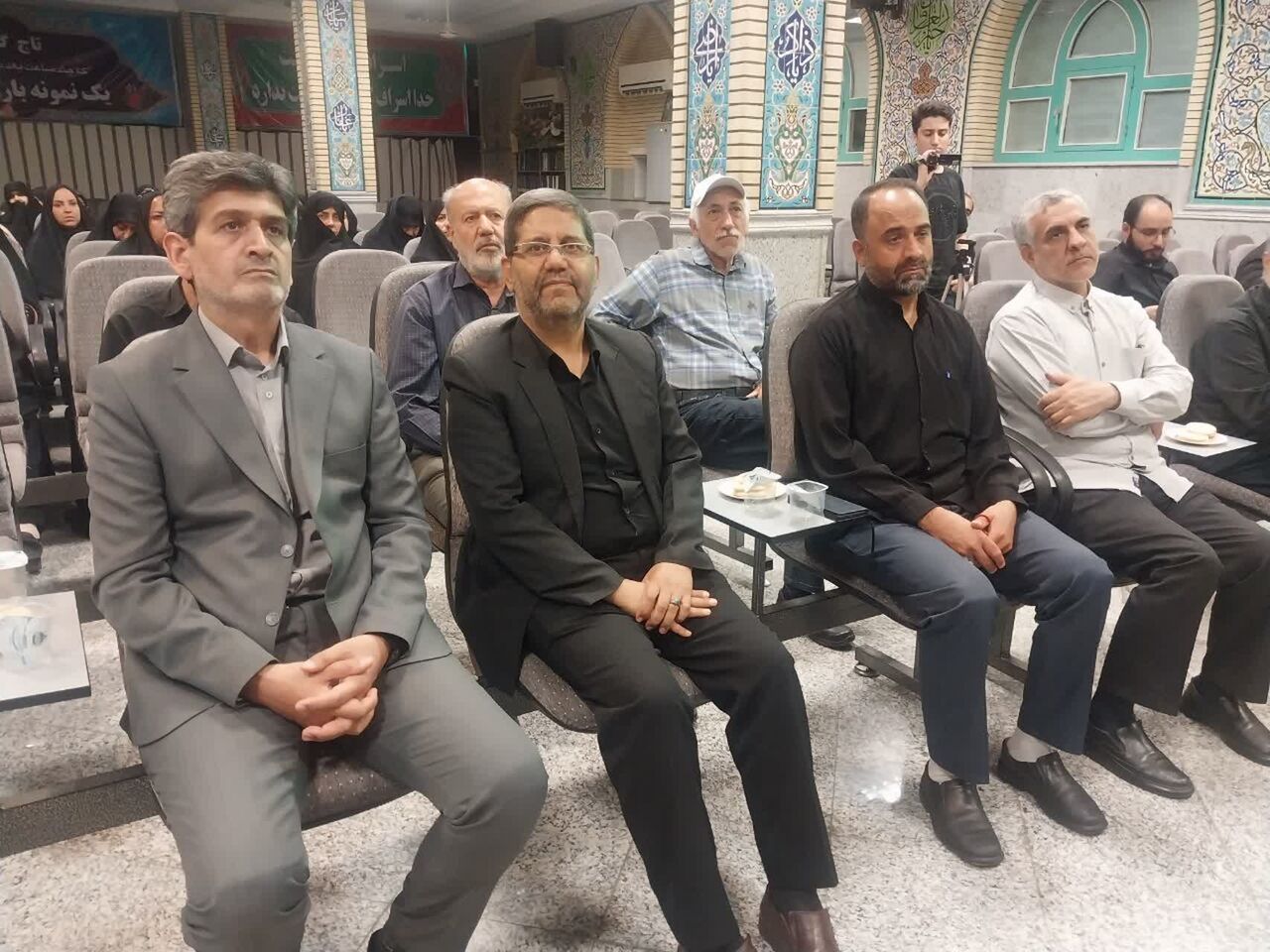 تجلیل از ۱۰ مربی قرآن در محفل «یادمان قائد شهید امت» در اراک