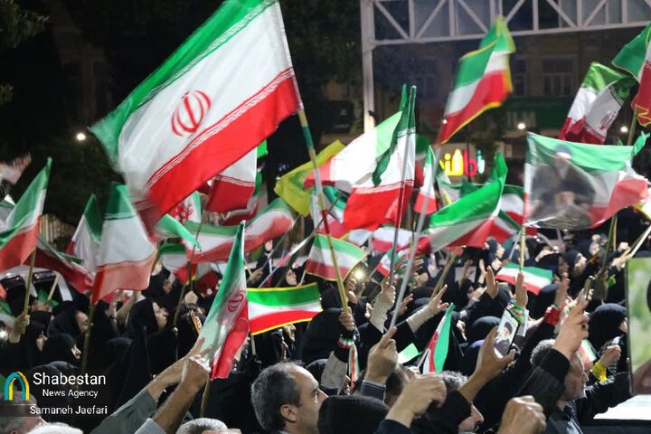 شب‌های مشهد بیدار است/ استقامتِ انقلابی در میعادگاه‌های شبانه